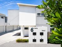 Verney Street Beachside Residence - B&B Caloundra