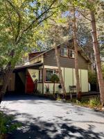 The Bearadise Fun Cozy Centrally Located Cabin - B&B South Lake Tahoe
