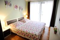 Apartamento de 1 dormitorio con terraza y vistas al mar