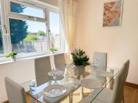 Cosy 3bed house walking distance to the citycentre - Bed and Breakfast Coventry