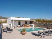 Moonshine Villa - A stone's throw from the beach - B&B Piso Livadi