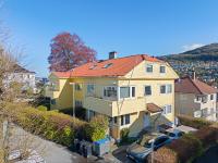 Mountain views - Sun terrace - Close to facilities - B&B Bergen