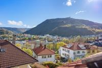 Mountain views - Sun terrace - Close to facilities - B&B Bergen