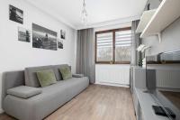 White and Grey Apartment with Parking Close to Tauron Arena by Noclegi Renters - B&B Krakow