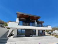 Luxury Villa with Pool Garden Fire Pit Stunning Vodno Views - Chambres d'hôtes Skopje