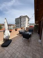 The Rooftop Bergamo - Terrace with View on Città Alta - B&B Bergamo