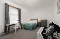 Luxury Haven 3-BDR House - Perefct for Contractors & Long Stays - Guests 8 - Hi-Speed Wi-Fi - Private Garden - Free Street Parking - B&B Denton