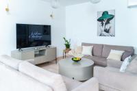 Apartments with Pool 5 Min Walk to Beach - Ferienwohnung Igalo, Herceg Novi