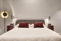 Zimmer mit Kingsize-Bett und Whirlpool