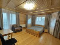 Dreibettzimmer mit Dusche