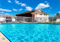Crystal Bay Stays a stylish 2BR 2BA coastal getaway to 7 min to drive to Beach - Chambres d'hôtes Englewood