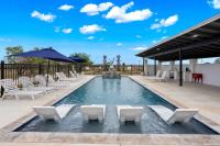 Vista Moon Main House - Pool Chapel Fire Pit - B&B Fredericksburg
