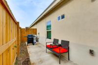 Modern Getaway w/ Private Patio & Grill in McAllen - B&B McAllen
