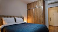 Eliot's Apartment - New Bazaar Central Tirana - Modern w King Bed - Bed and Breakfast Tirana