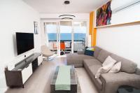Vibrant Finikoudes Sea View 2 Bedroom - Chambres d'hôtes Larnaca