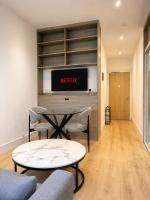 Cozy Studio Apartment - 7 Minutes Drive to Heathrow Airport Terminal 4 - Unlimited Wi-Fi - Sleeps 3 - Paid Parking - Ferienwohnung New Bedfont