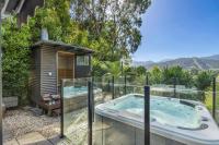Bogong View Retreat - Spa, Sauna & Alpine Views - B&B Mount Beauty
