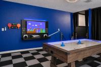 Sleeps 25 • Heated Pool• In+Outdoor Games •Theater - Bed and Breakfast Tampa