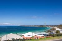 Magnificent Outlook - with ocean views & rumpus room - B&B Mollymook