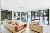 The Lake House - lakeside retreat w. pool & views - Ferienwohnung Burrill Lake