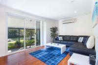 Waterfront Wonder - lakeside home w. private jetty - Chambres d'hôtes Conjola