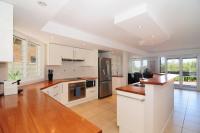 Arcadia - large 4BR beach home & optional studio - Ferienwohnung Vincentia