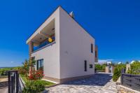 Holiday house VILLA PATRICK with pool, jacuzzi and sauna - B&B Kornić