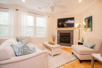 Stylish 2BR w Full Kitchen, Laundry & Cen Air - Ferienwohnung Boston