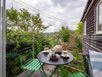 Stylish Reverse-Level Retreat for couples - B&B Totnes