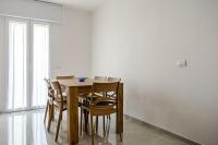 Elegant apartment with large garden and parking - B&B Marotta