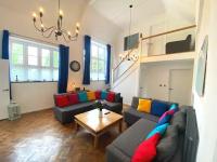 Skool House Retreat - 9 bedroom option - B&B Bodham