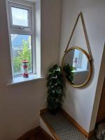 Townhouse Sleeps 8 - Garden Wifi Free Parking - Chambres d'hôtes Belmullet