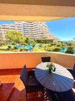 Lovely Sea and Garden View Apartment Benalbeach - Chambres d'hôtes Benalmádena