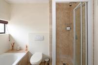 Two Bed Apartment Spacious 6th Floor Secure - Bed and Breakfast Kaapstad