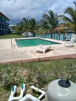 One bedroom on Atlantic waters with dock n boat access - B&B Puerto Libre
