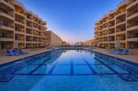 Selena Bay Luxury Sea View 1BR Apartment, Private Beach and Pool - Chambres d'hôtes Hurghada