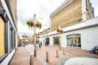 Elegant Apartment - Near Tube, Perfect for Family & Business Stays - B&B Borgo londinese di Ealing