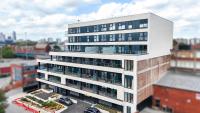 Stylish 2BR City Apartment Free Parking & Terrace - B&B Leeds