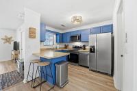 Charming Newly Updated OKI Bungalow with Fire Pit - Bed and Breakfast Oak Island