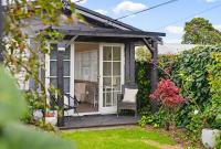 Unwind, relax stroll on the beach treat yourself - B&B Paraparaumu Beach