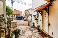 Modern 2BR Apt Balcony AC 15 Min to Cascais - Chambres d'hôtes São Domingos de Rana