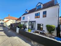AnchorageWells King and Doubles on Room-Only or the Entire Cottage for 8 with 4 Ensuite Rooms - B&B Wells-next-the-Sea