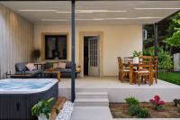 The Pine Grove Villa - B&B Golem