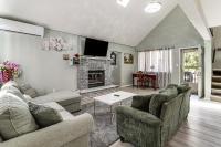 Lake Access & Game Room! Poconos Resort Getaway - Bed and Breakfast Tobyhanna