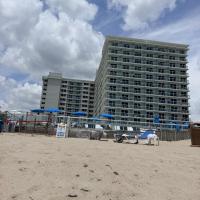 Direct ocean view condo with private balcony pool beach access Wi-Fi and amazing sunrise views Perfect for a relaxing vacation by the ocean - B&B Sunny Isles Beach