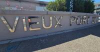 GOLFE-JUAN, grand T1 lumineux , piscine , parking & plage pour 4 personnes - Chambres d'hôtes Golfe-Juan