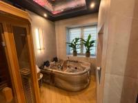 Secret Paradise SPA Apartment Jacuzzi & Sauna - Ferienwohnung Warschau