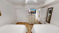 Destin on the Gulf 304-By Holiday Isle Properties - Bed and Breakfast Destin