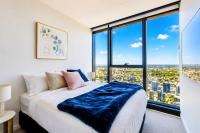 Lvl 76 Sleep Among the Clouds by Stylish Stays - B&B Brisbane