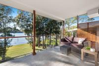 Lakeside - relaxed 3 BR waterfront retreat - B&B Burrill Lake